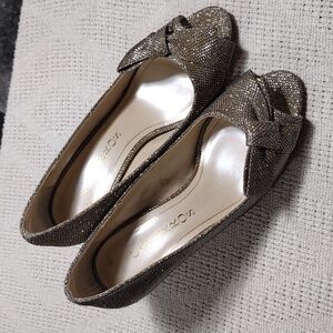 EUC CAPARROS Iberia high heelsWomen's Shoes Gold Peep Toe sz 7.5